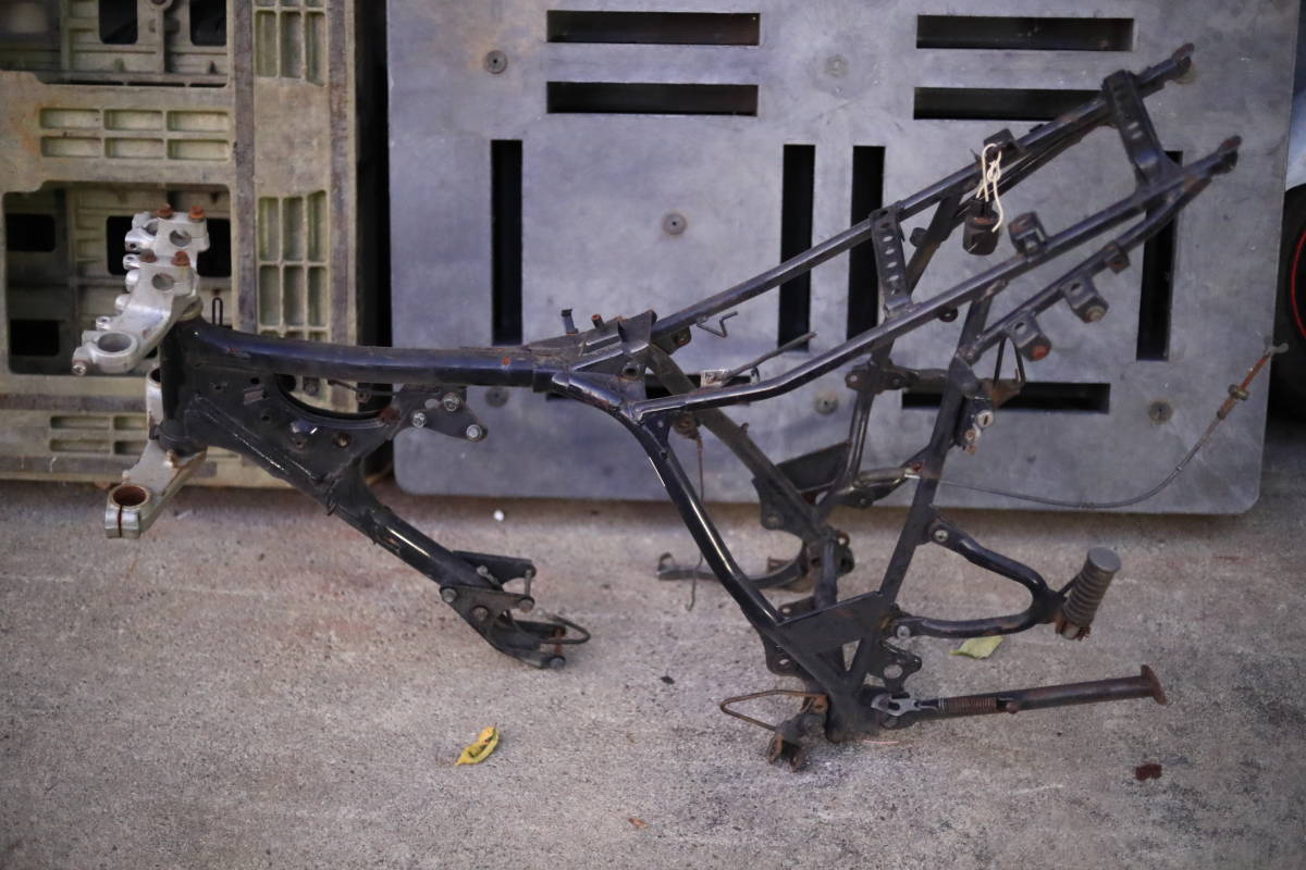 ヤマハ TW200 ２JL 書付フレーム 曲がりなし