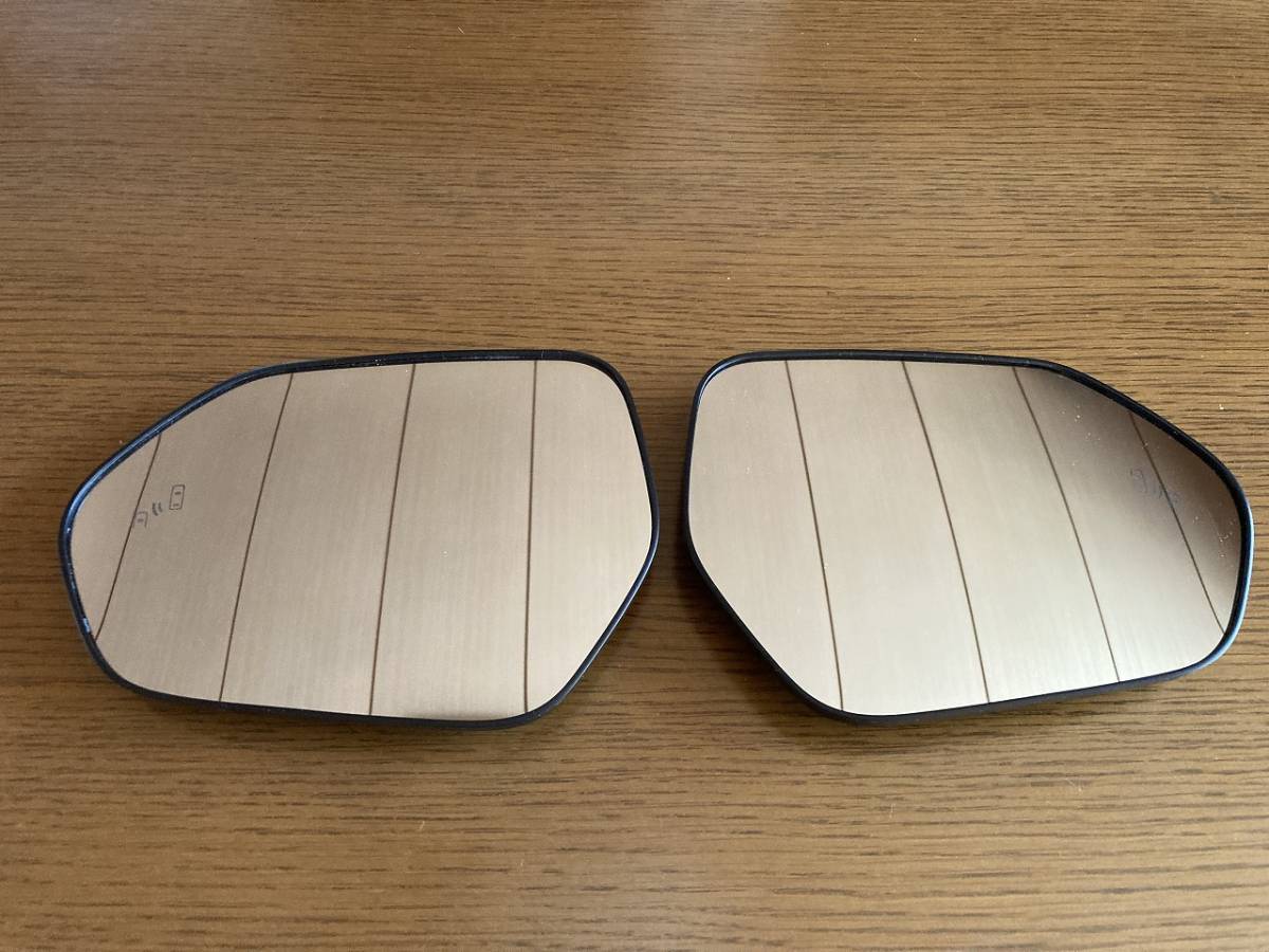 トヨタ カローラスポーツ他　純正ドアミラー鏡　左右BSM有