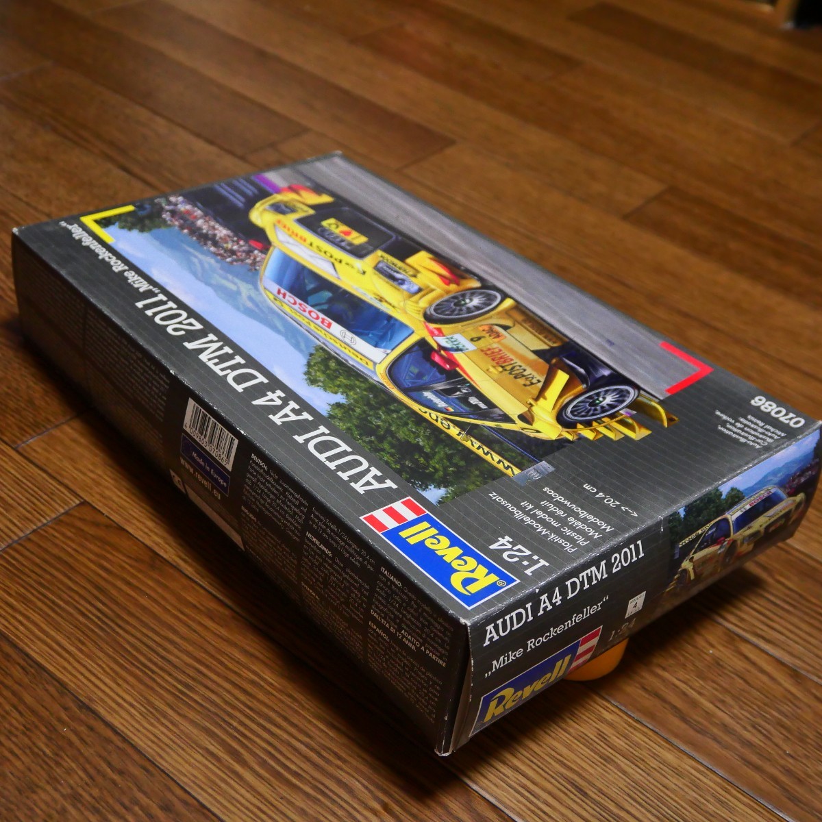 レベル アウディ A4 DTM 2011 マイク・ロッケンフェラー Revell AUDI