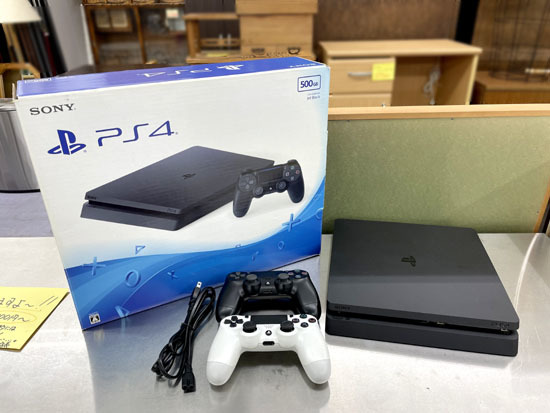 SONY Play Staiion 4 ジェット ブラック CUH-2000A B01 500GB コントローラー×2 本体 箱付き 訳あり ジャンク扱い 札幌市手稲区 SONY Play Staiion 4 ジェット ブラック CUH-2000A B01 500GB