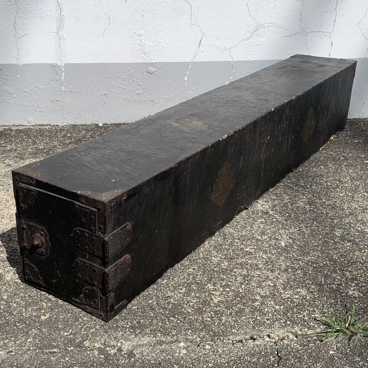 時代物 刀箱 刀箪笥 皮巻き古鉄 紋様 日本刀 刀剣 全長約111cm 鍵無し/ 現状渡し