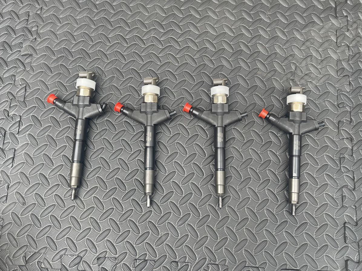 お得◇ NV350 E26 インジェクター 高価 純正品 4本 SET エンジン YD25
