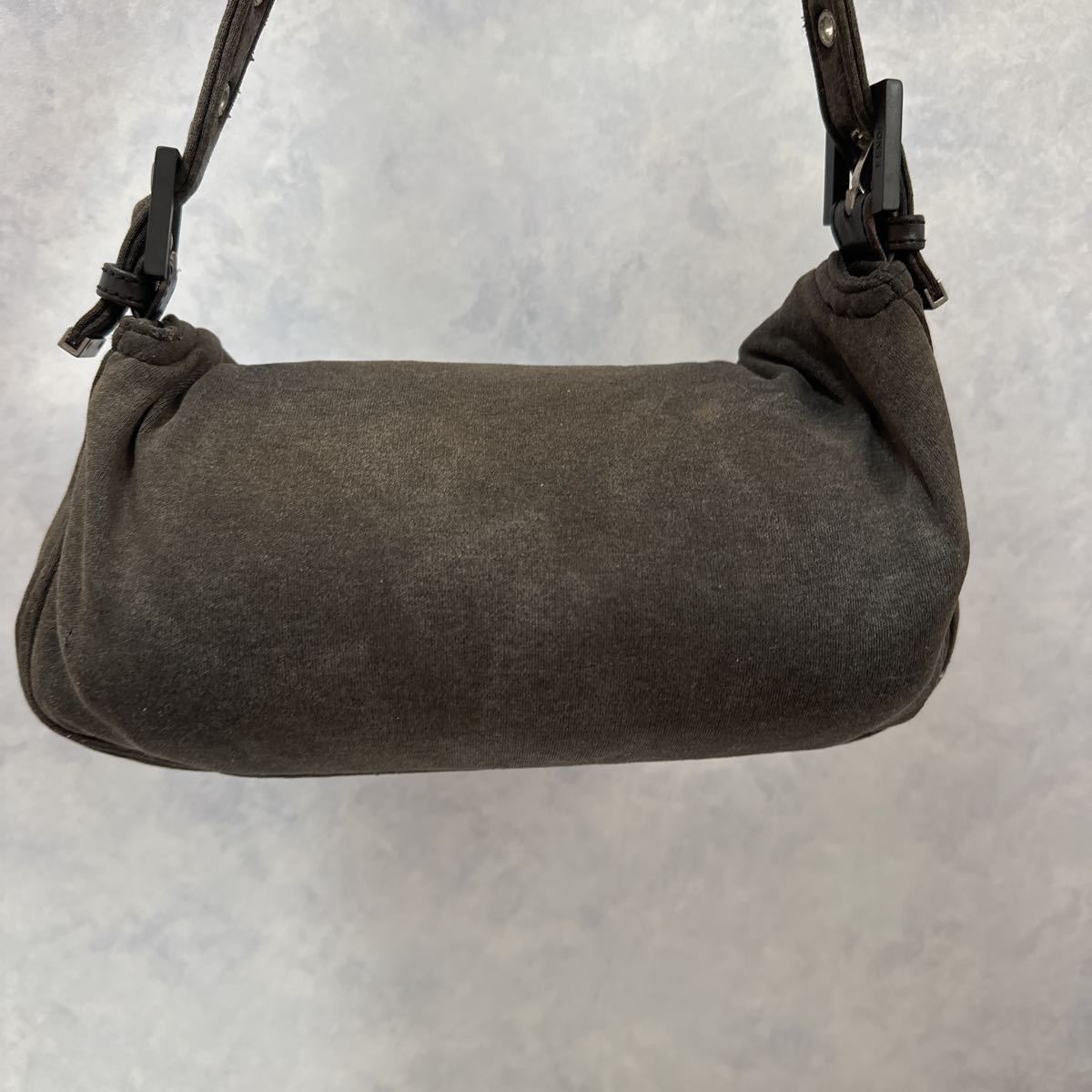 FENDI フェンディ マンマバケット スエード黒 ショルダーバッグ