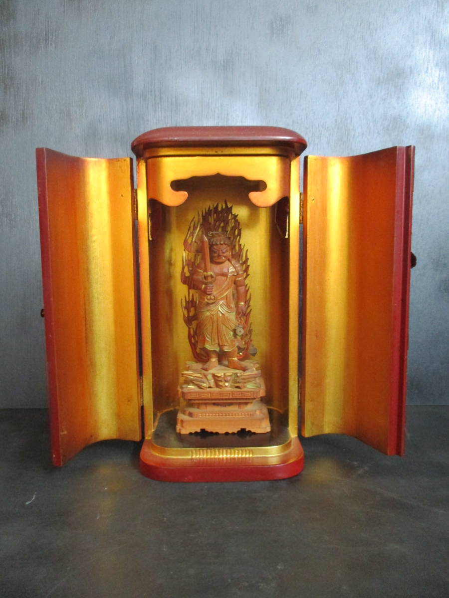 ささ.　　蔵出し品　　「不動明王立像」　　木彫刻　　厨子入り　　良品　　