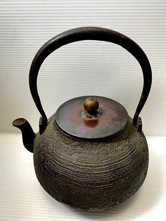 茶道具　鉄瓶 約20cm ジャンク扱い 鉄瓶 骨董品 茶道具 煎茶道具 鉄ビン 龍文堂 鉄瓶 茶器 輪線
