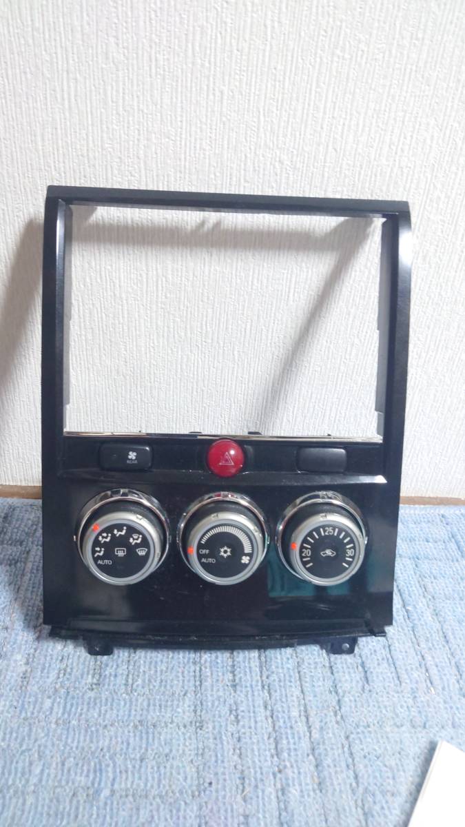 メルセデスベンツW124 セダン 純正新品 リアドアウェザーストリップ
