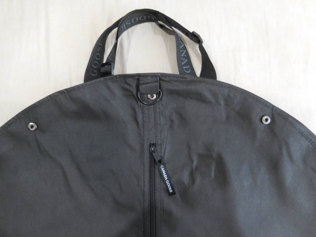 Canada Goose【カナダグース】 ロゴ入り ガーメントケースとハンガー