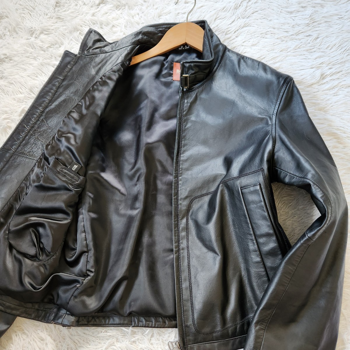 希少サイズ HUGO BOSS シングルライダースジャケット スタンドカラー 希少サイズ HUGO BOSS シングルライダースジャケット スタンドカラー
