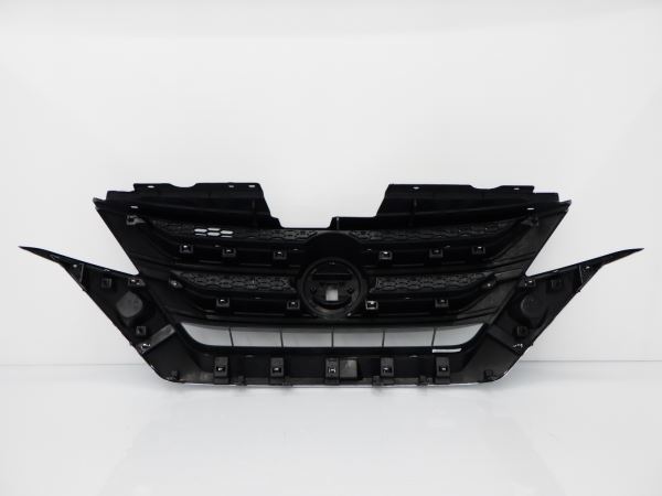 E00878 セレナ ハイウェイスター e-POWER C27 前期 フロントグリル