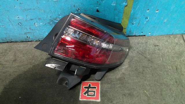 7kurudepa サイ DAA-AZK10 右 テール ランプ ライト 81551-75122