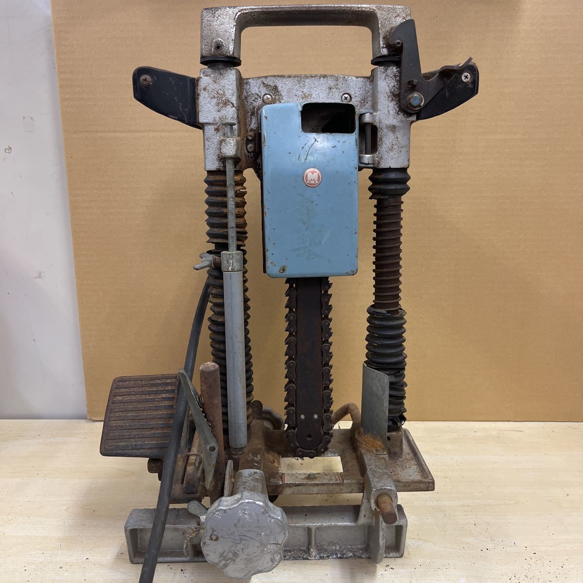 赤字超特価，正規品 e Makita マキタ チェーンノミ 7100B 電動工具 動作確認OK(切断機一般)｜売買されたオークション情報、yahooの商品情報をアーカイブ公開 - オークファン 木工用