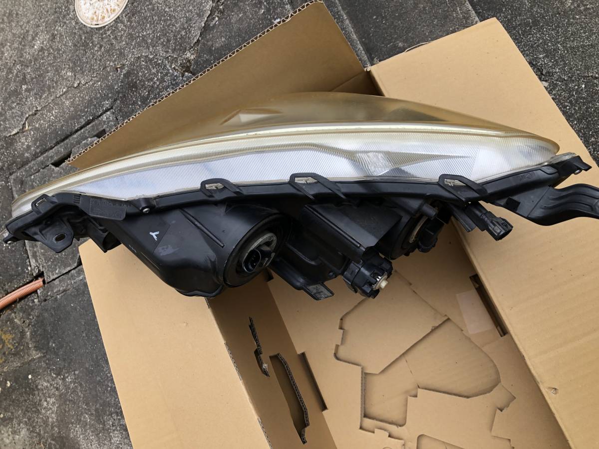 トヨタ NHP10 アクア 前期 純正 ハロゲン メッキハウジング ヘッドライト 左右セット KOITO 52-244 　　　　　　　　2402410 2I8-3 理 NHP10 ハロゲン アクア パーツ メッキハウジングヘッドライト左右 左