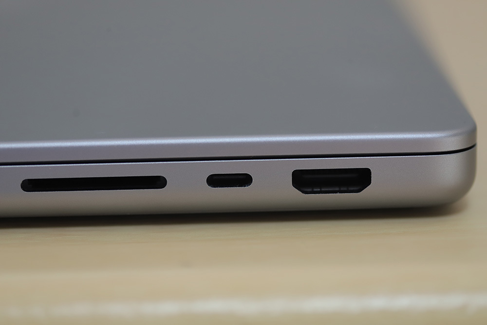 M1 Max MacBook Pro 14インチ メモリ64GB/SSD 2TB/10コアCPU/32コアGPU