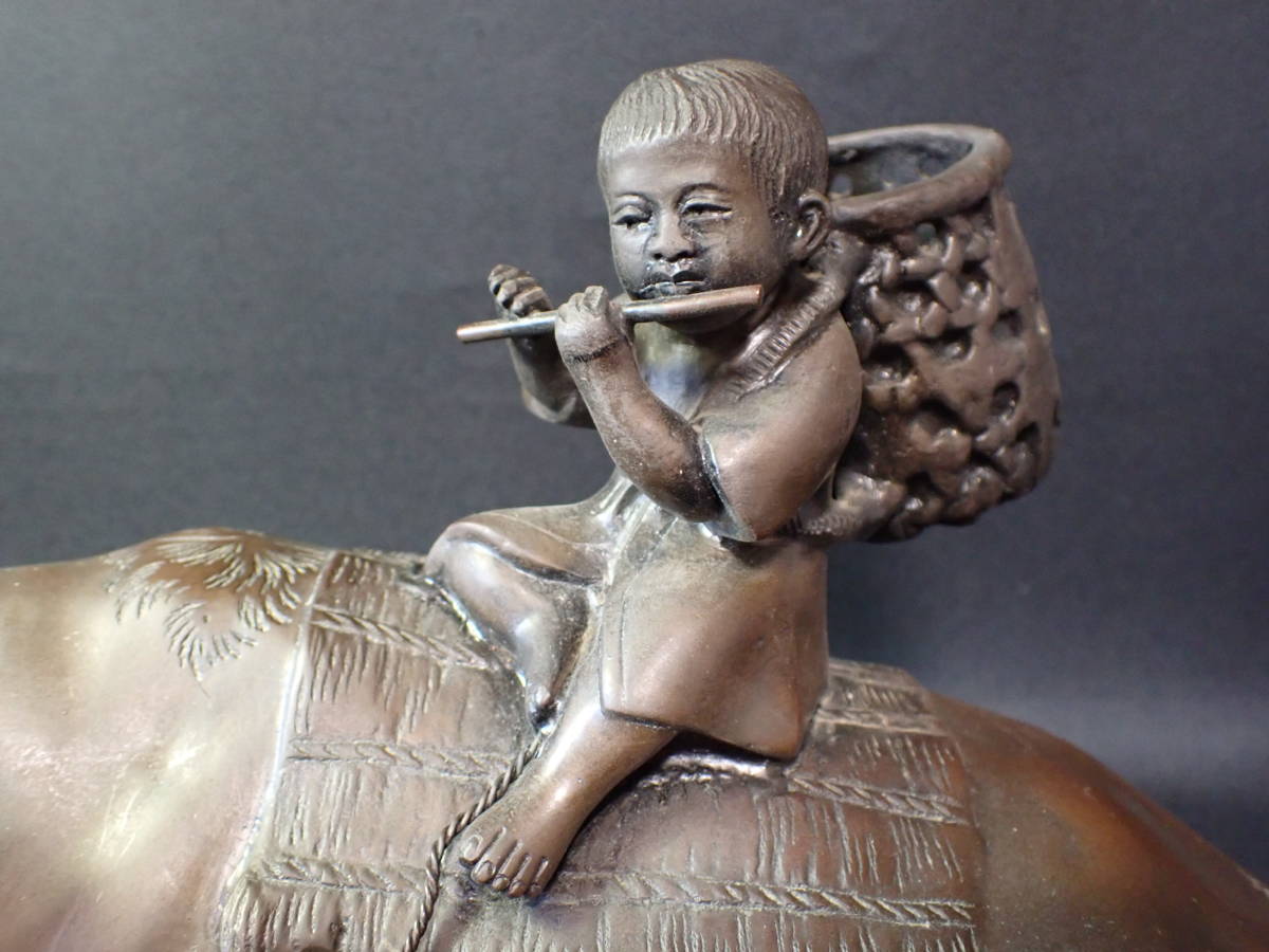 銅製 秀山 【近】大正期 秀山 造 銅製「座牛乗 笛吹童子」置物 33cm 4819g