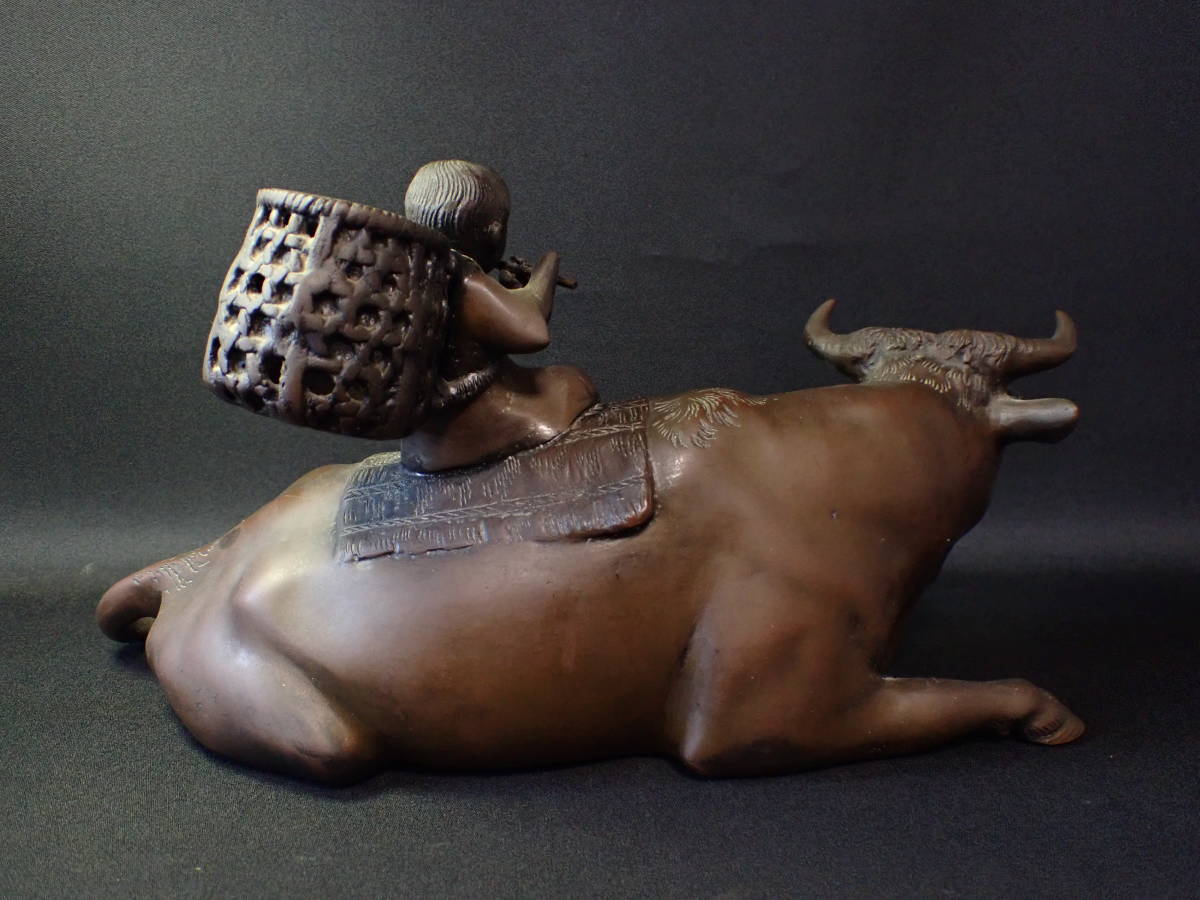 銅製 秀山 【近】大正期 秀山 造 銅製「座牛乗 笛吹童子」置物 33cm 4819g