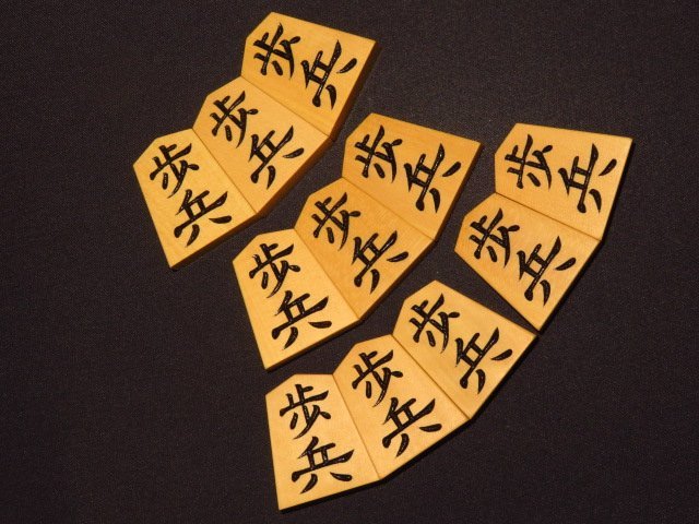 △一聖作探山島黄楊絹柾彫将棋駒△未使用品/桐製平箱付(将棋)｜売買 