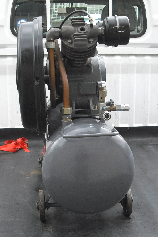 中古 コンプレッサー アネスト岩田 3馬力 2.2kW 200V ANEEST IWATA