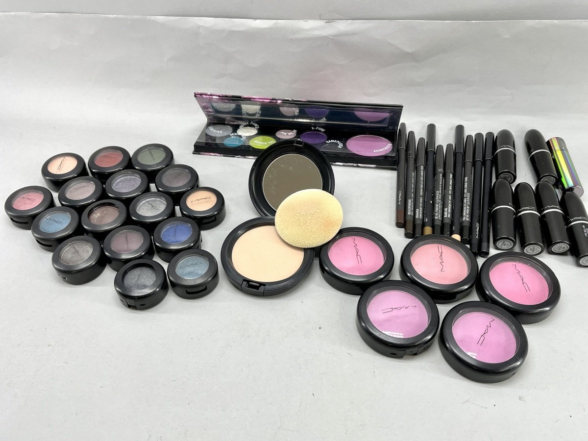 正規品，大人気 MAC コスメ まとめて チーク アイシャドウ アイペンシル 口紅など 多め 18236(口紅)｜売買されたオークション情報、yahooの商品情報をアーカイブ公開 - オークファン 口紅