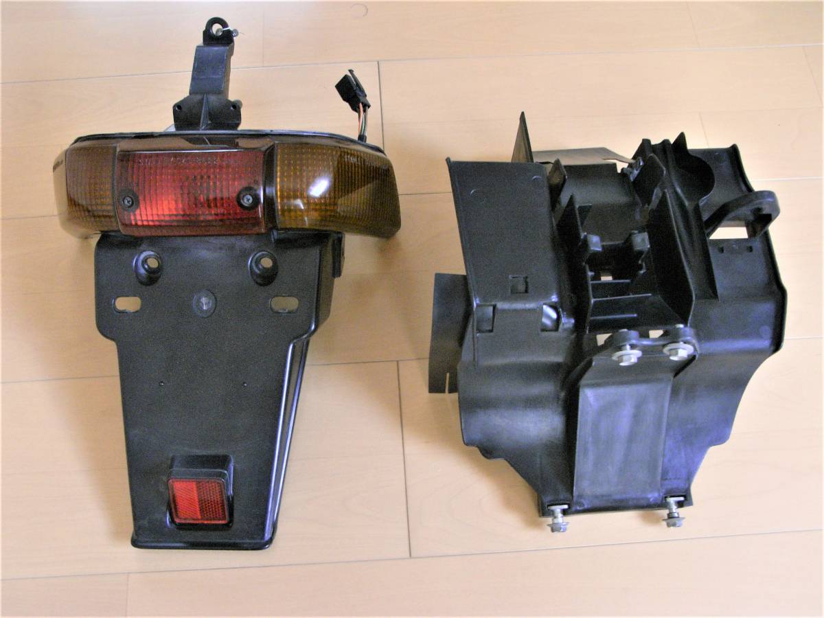 ホンダ　DJ1R　AF12　テールランプ リヤフェンダー　インナーフェンダー