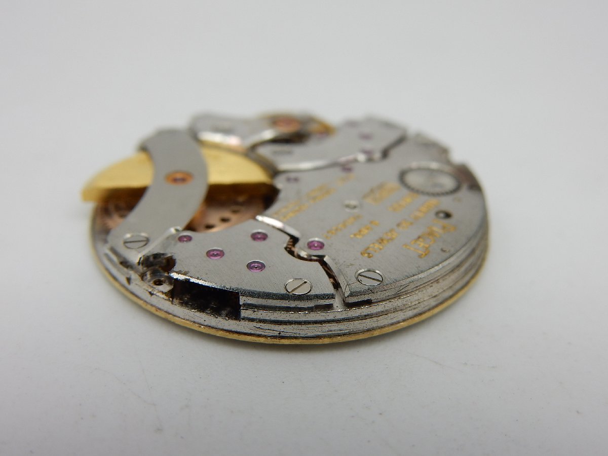ピアジェ 極薄自動巻機械式ムーブメント ゴールド製オフセンター