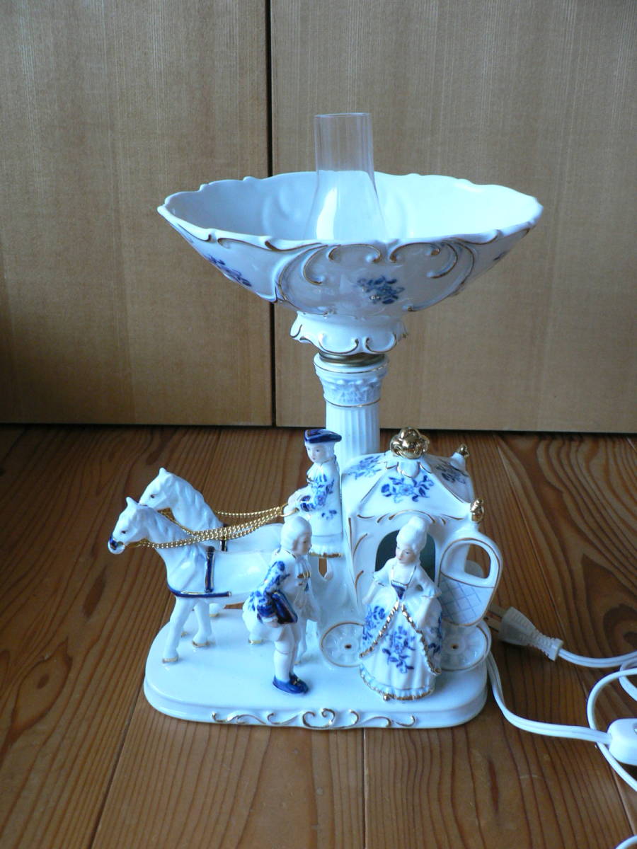 【送料無料】テーブルライプ 馬車　照明器具　卓上ランプ　ナイトライト　アンティーク　電気スタンド