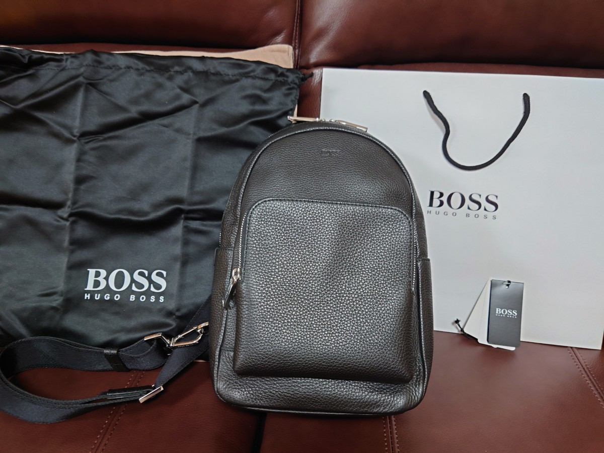 石橋貴明さん使用　ヒューゴボス　ボディバッグ　百貨店購入品　ほぼ新品　HUGO BOSS　大谷翔平 COACH　コーチ