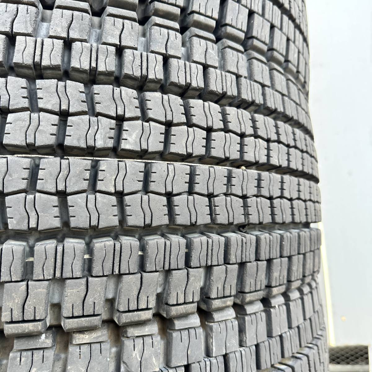 めちゃくちゃバリ山★ 245/70R19.5 136/134J ダンロップ SP001 6本セット スタッドレス