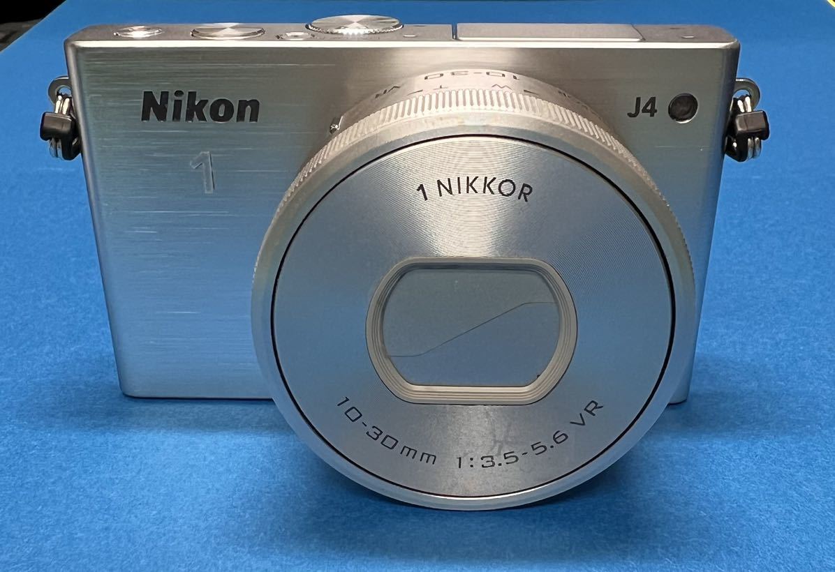 Nikon 1 J4 ズームレンズキット シルバー シャッター数2，538回の使用