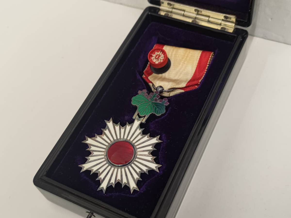 8189□勲四等旭日小綬章 旧日本軍 軍隊物 ミリタリー 当時物