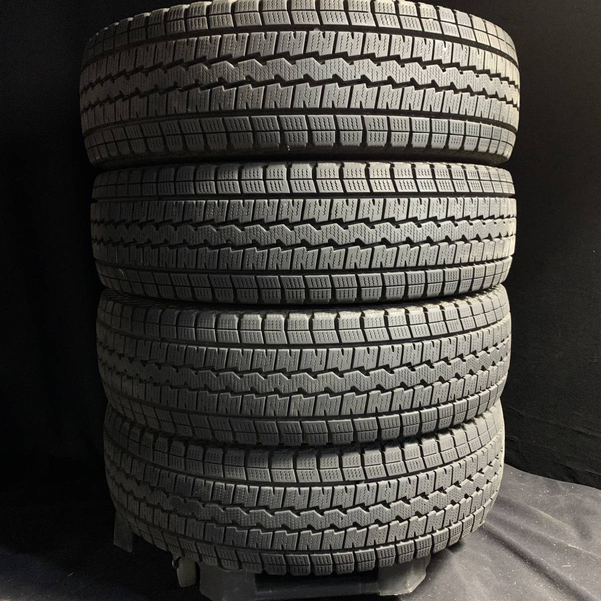 送料無料☆ ハイエース☆ 195/80R15 107/105 ダンロップ SV01 2019年