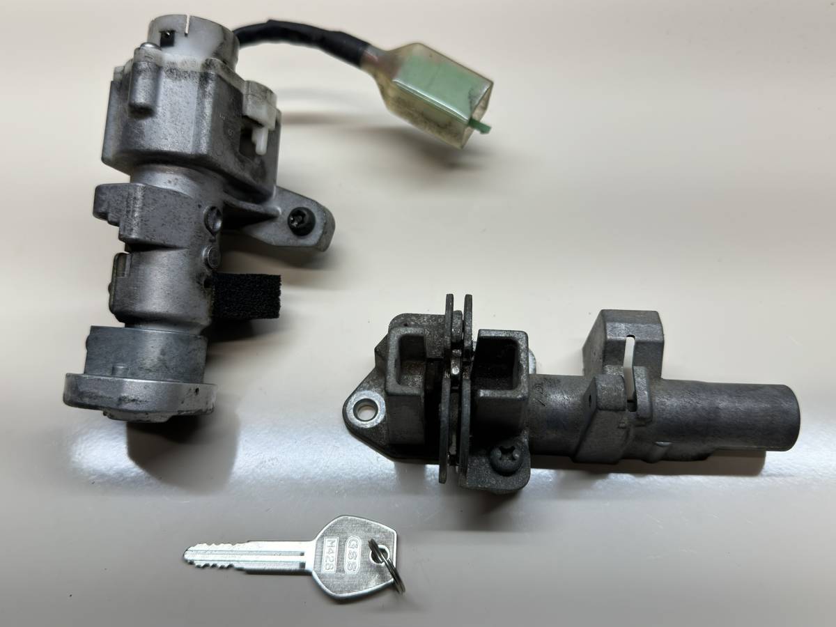 40 スズキ レッツ2 CA1PA 純正 キーシリンダー シートロック 動作確認済み
