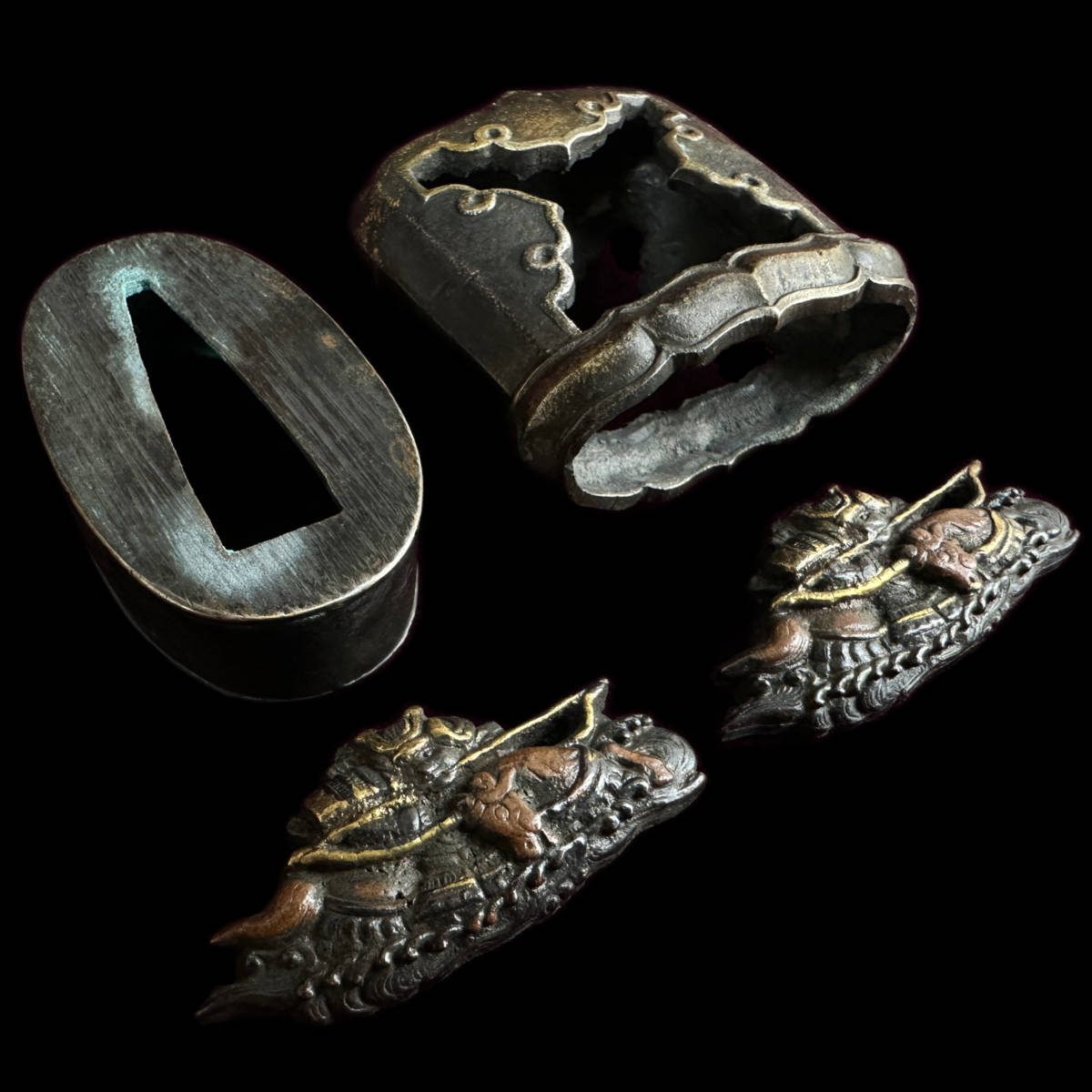 f-160 赤銅魚魚子地 縁頭 源平合戦の図☆古