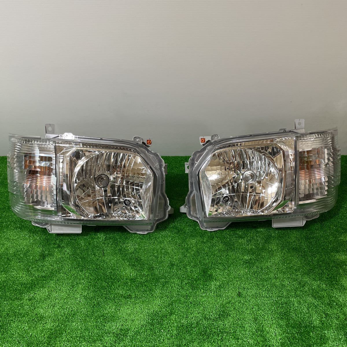 トヨタ 200系 ハイエース 新車外し 純正ヘッドライト 左右セット 4.5.6.7型ハロゲン KOITO26-131 ナロー （HG-1）