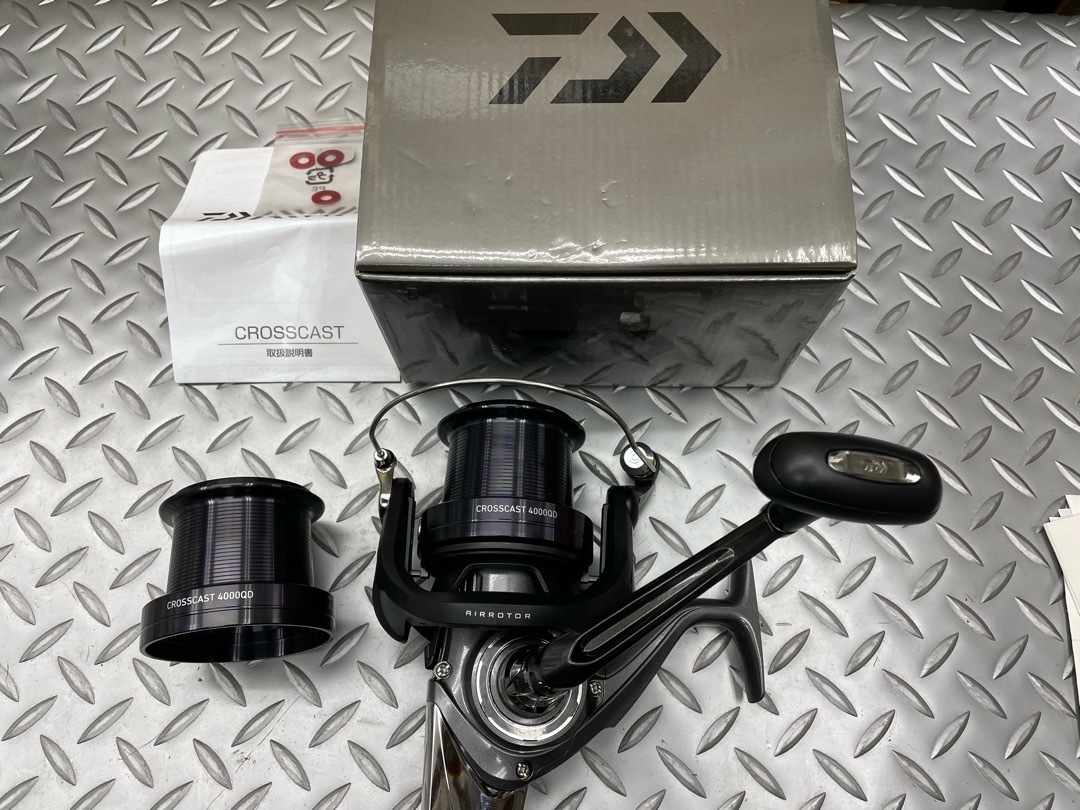 ■ダイワ　１７　クロスキャスト　４０００QD　替えスプール付き　実釣未使用品■