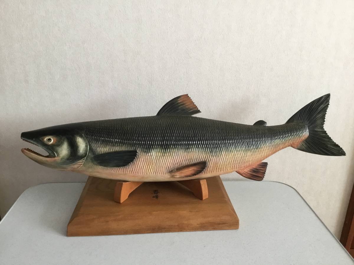 北海道 木彫り 鮭 長さ約52 cm 置物 - メルカリ ☆木彫り「鮭
