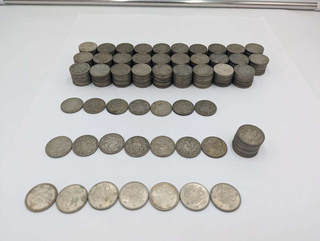 人気SALE，セール #235 大量321枚おまとめ出品 100円銀貨/稲穂297枚/鳳凰17枚/五輪7枚/額面32 100円/約1.5Kg/銀貨/昭和/古銭/硬貨(昭和)｜売買されたオークション情報、yahooの商品情報をアーカイブ公開 - オークファン 記念硬貨