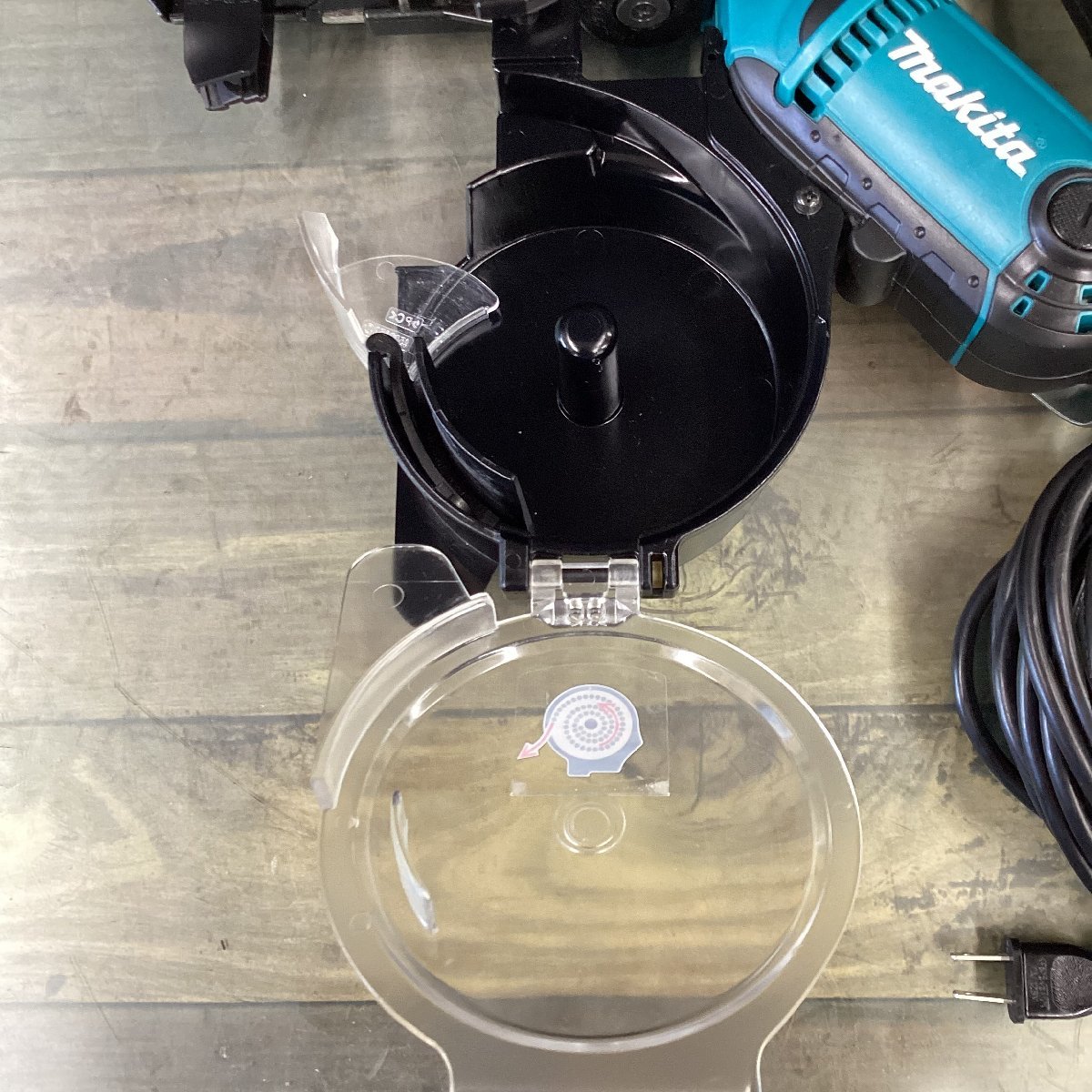 中古品】☆マキタ(makita) オートパックスクリュードライバー 6841R 