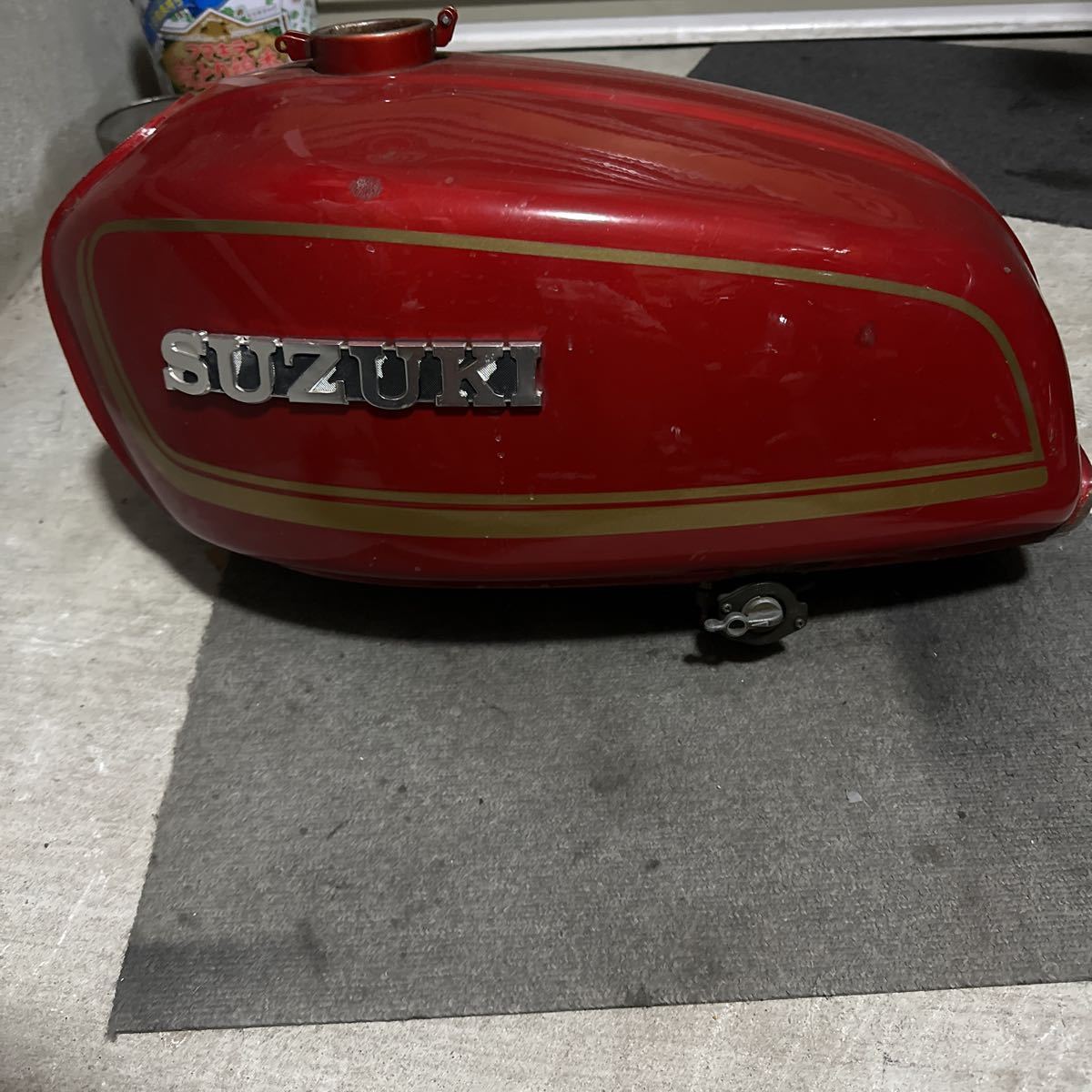 美品　GT380 b4 純正タンク 当時物 GT380ガソリンタンク 当時物 ？コック付き GT380 当時物 スズキ 凹み