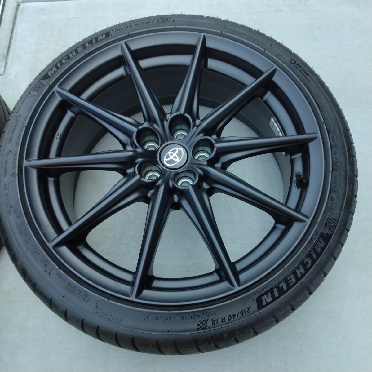 GR86 純正18インチ純正ホイール 4本セット BRZ 美品 2000キロ使用 215 