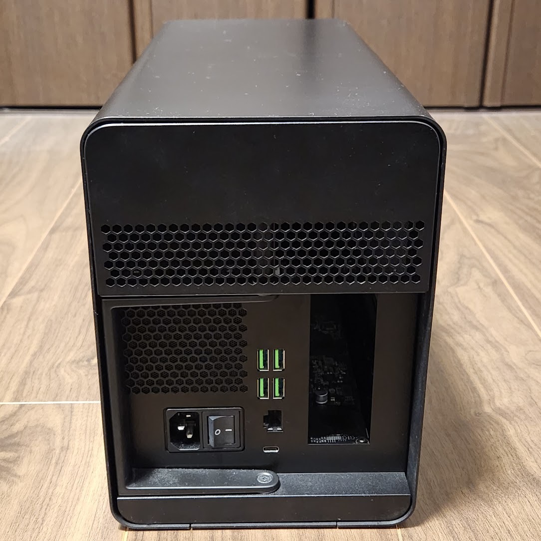 美品 Razer Core X Chroma 外付けGPU BOX(eGPU) X Core Razer 極美