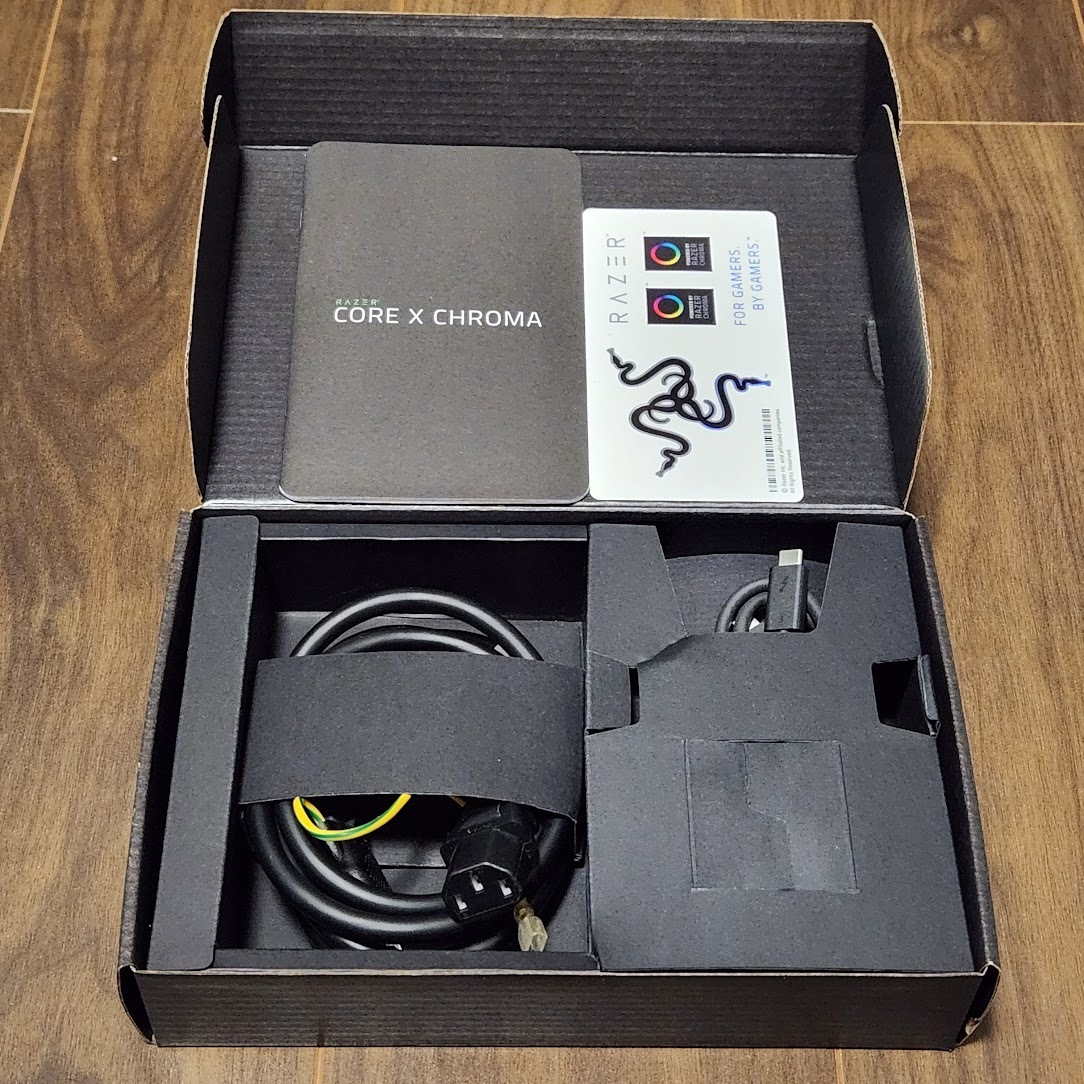 美品 Razer Core X Chroma 外付けGPU BOX(eGPU) PC周辺機器 美品RAZER