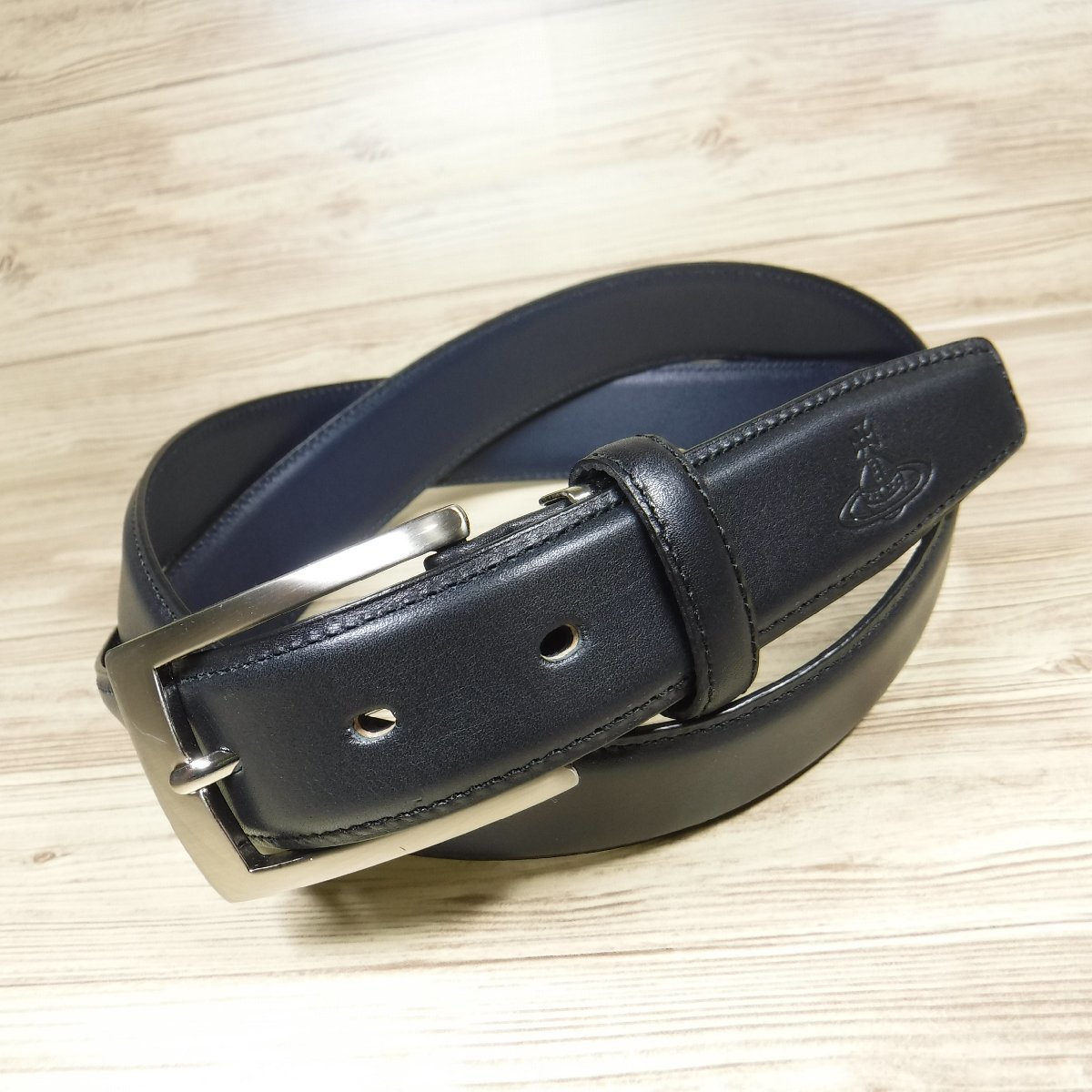 V511 ヴィヴィアンウエストウッド 新品 黒 オーブ刻印 牛革 レザーベルト Vivienne Westwood 日本製 オンオフ兼用 ビジネスベルト ブラック