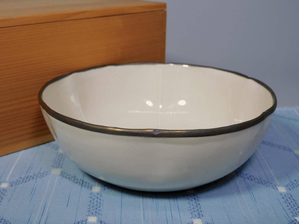 宋時代　定窯鳥文覆輪茶碗　箱付