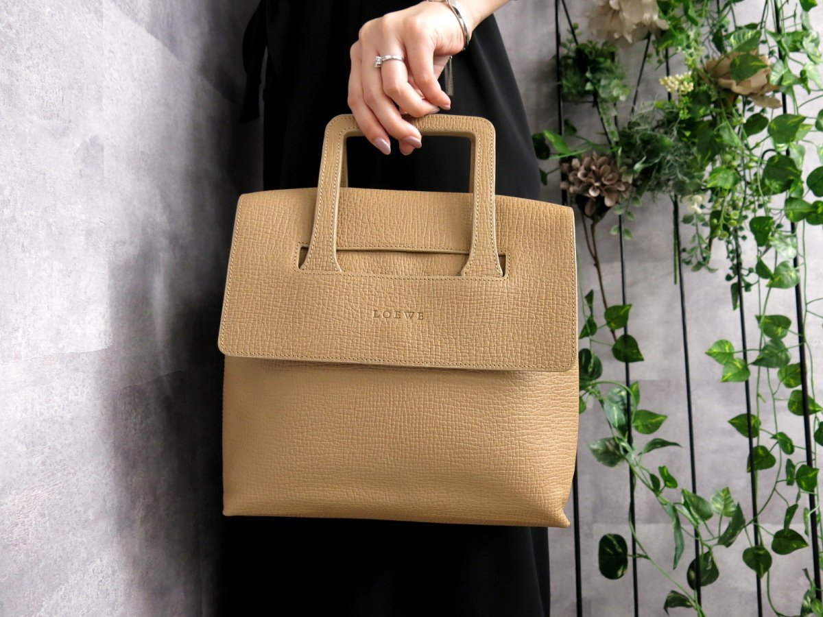 ○超美品○LOEWE ロエベ○ロゴ型押し○カーフ レザー 本革○ハンド