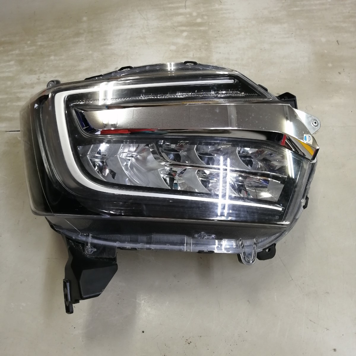 ホンダ N-BOX カスタム JF3 JF4 右ヘッドライト LED STANLEY