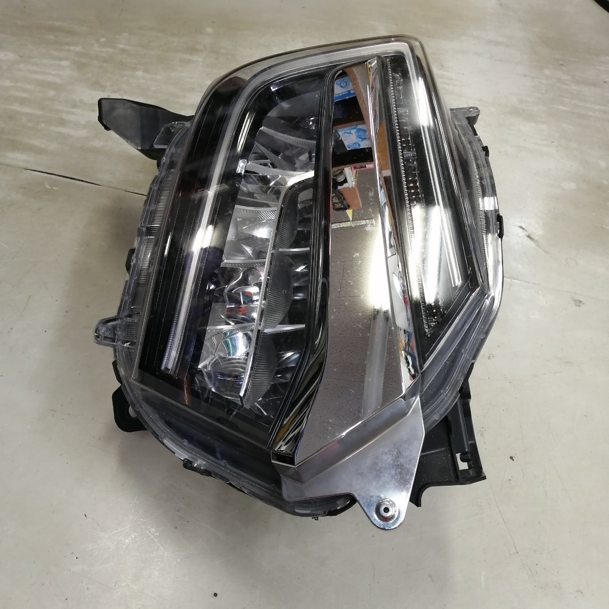 ホンダ N-BOX カスタム JF3 JF4 右ヘッドライト LED STANLEY