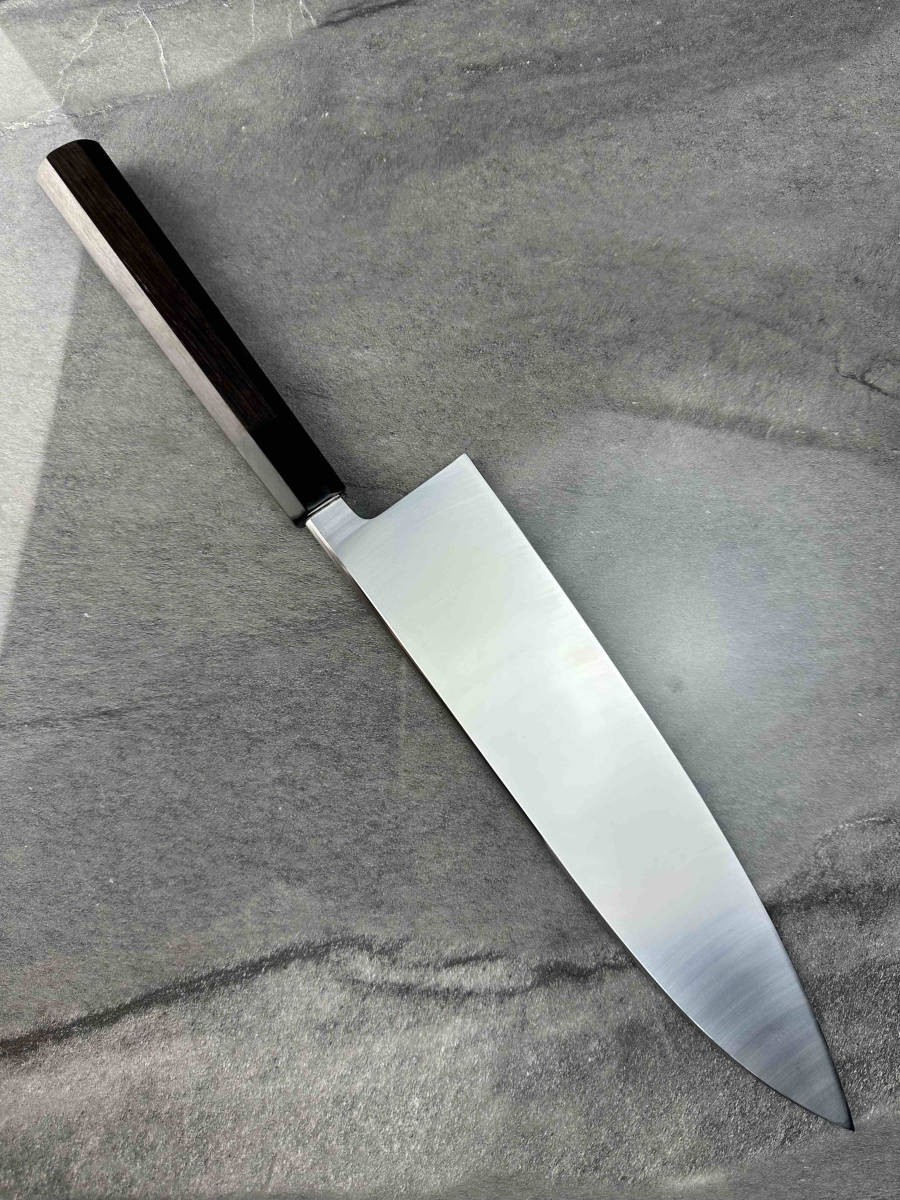 ステン本焼V金10号刀型切付柳刃包丁270mm デュポン+モダン和染クリムゾンレッド八角柄 V金10号 全鋼本焼 両鏡面 龍の彫刻入り 本焼 柳刃