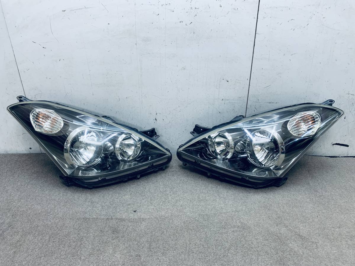 トヨタ ウィッシュ 前期 純正 HID ヘッドライト STANLEY 68-2 左右
