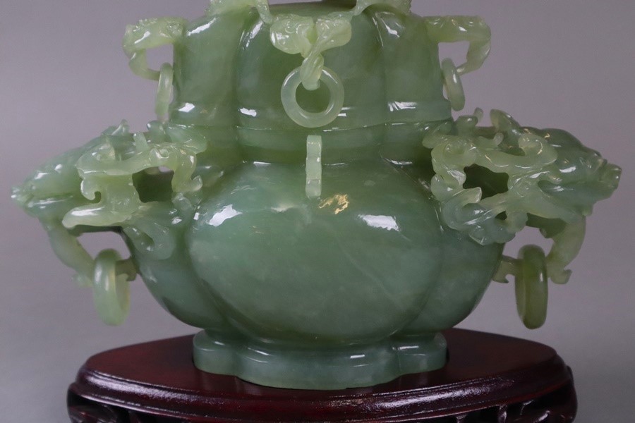 中国古玩 翡翠玉石 彫刻 龍蓋龍耳木瓜型香炉 唐木台付 置物 幅23，5cm