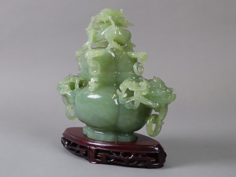 中国古玩 翡翠玉石 彫刻 龍蓋龍耳木瓜型香炉 唐木台付 置物 幅23，5cm